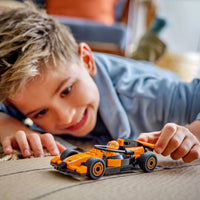 LEGO CITY 60442 Pilota di F1 con la macchina da corsa McLaren